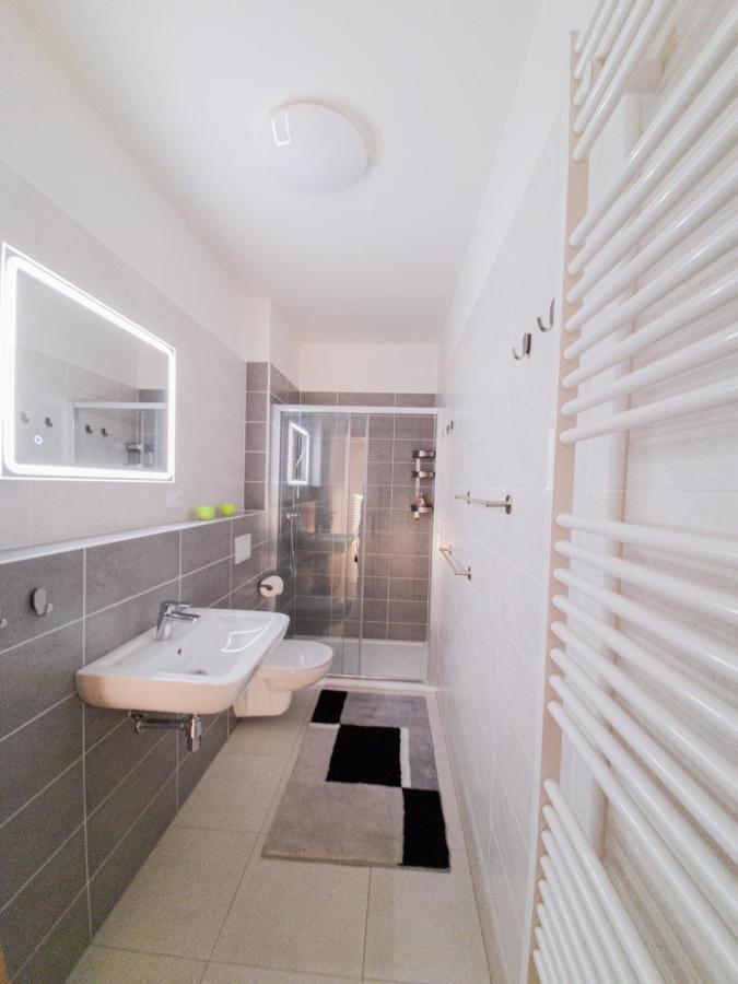 Modern Flat With Large Terrace Lejlighed Hradec Králové Eksteriør billede