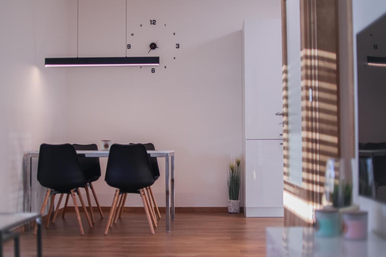 Modern Flat With Large Terrace Lejlighed Hradec Králové Eksteriør billede