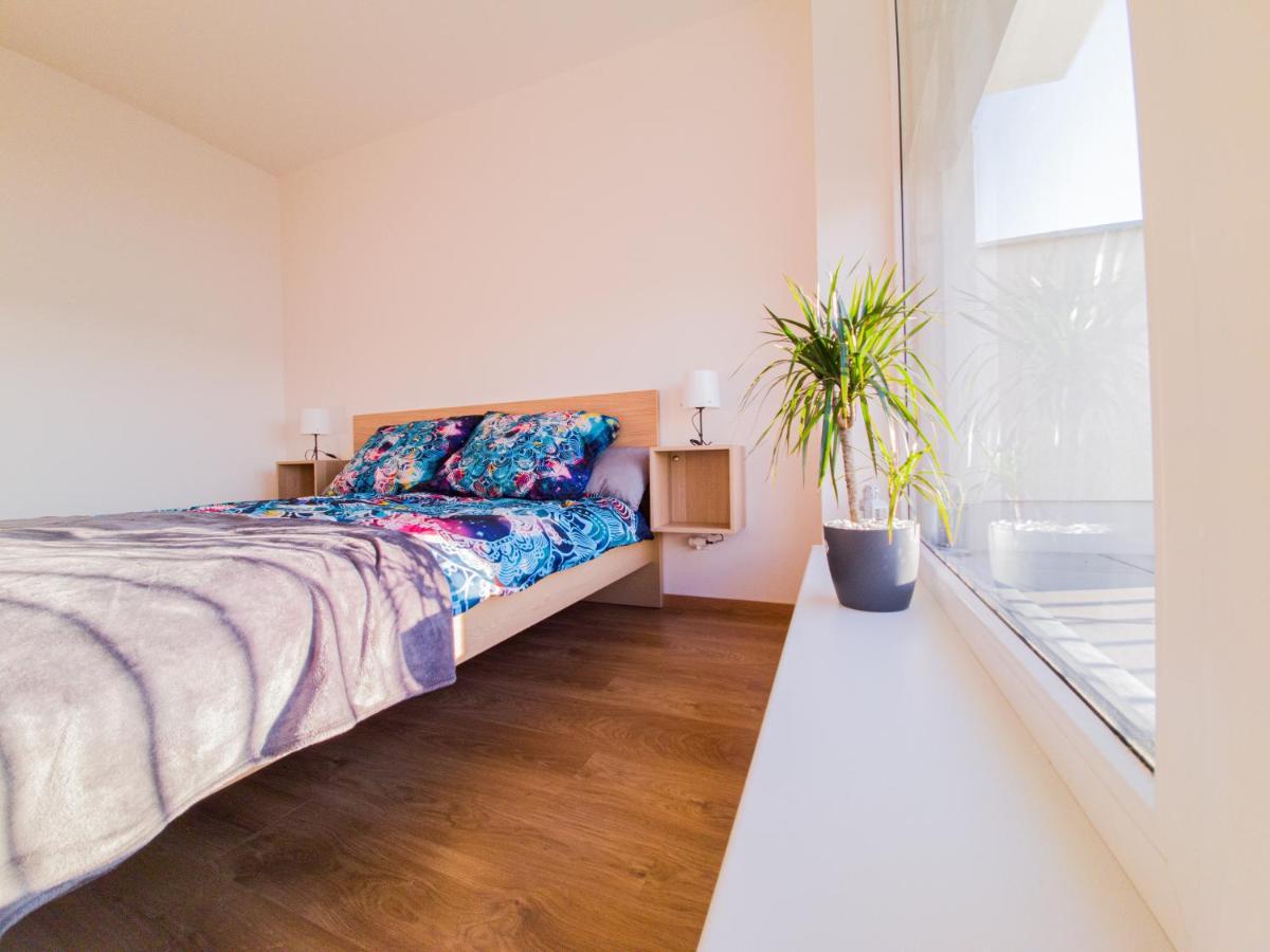 Modern Flat With Large Terrace Lejlighed Hradec Králové Eksteriør billede