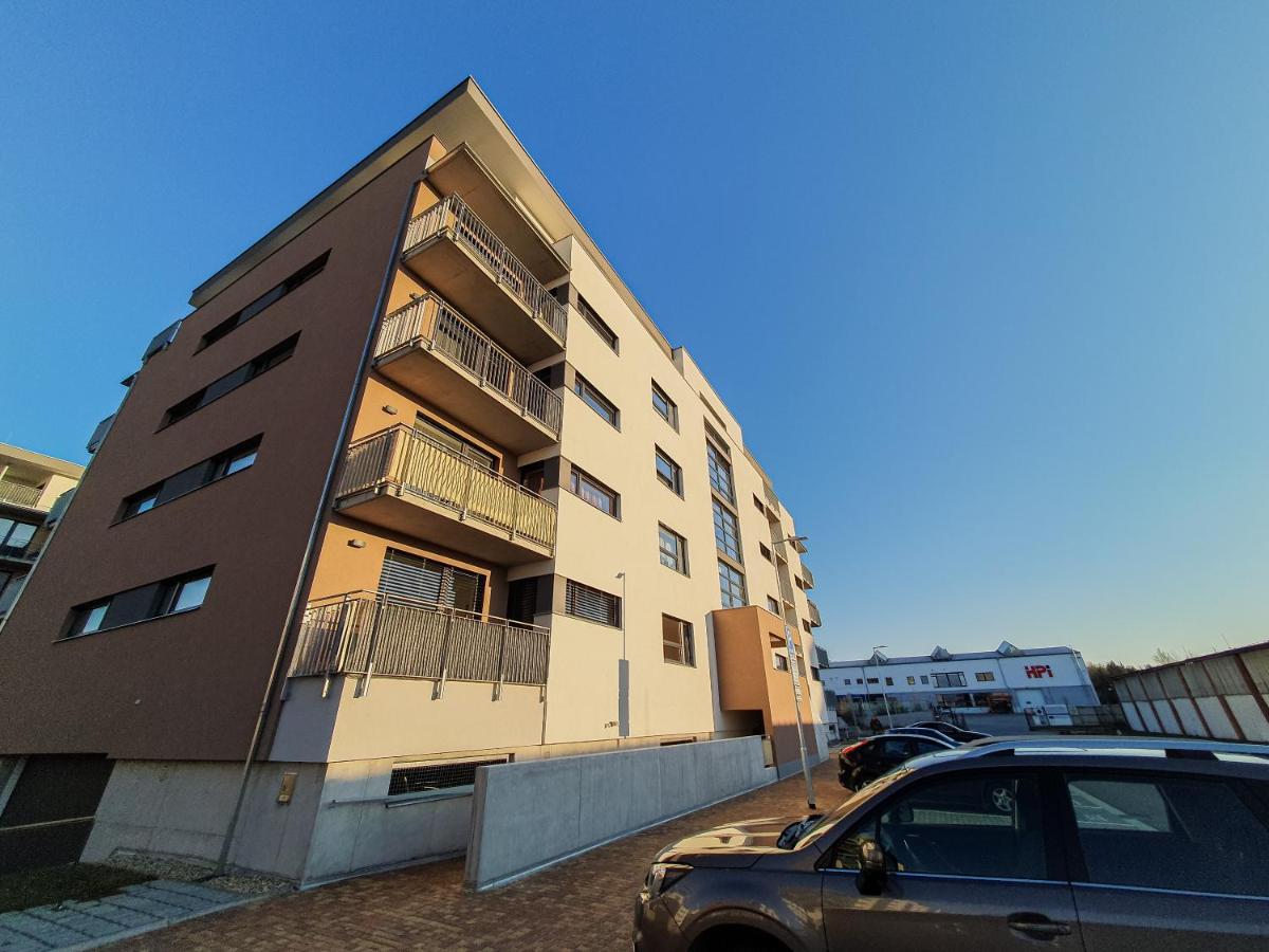 Modern Flat With Large Terrace Lejlighed Hradec Králové Eksteriør billede