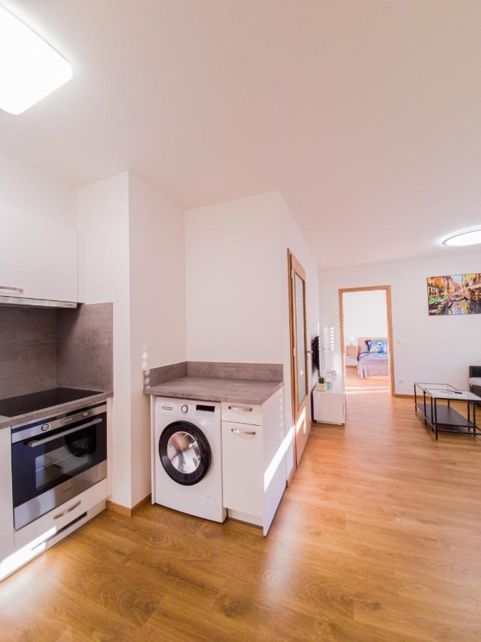 Modern Flat With Large Terrace Lejlighed Hradec Králové Eksteriør billede